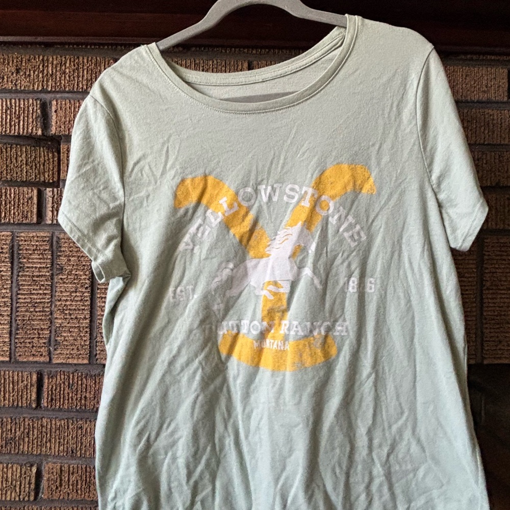Yellowstone Graphic T-Shirt Size Large